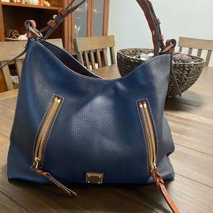 Very gently used handbag ( Navy Blue)
